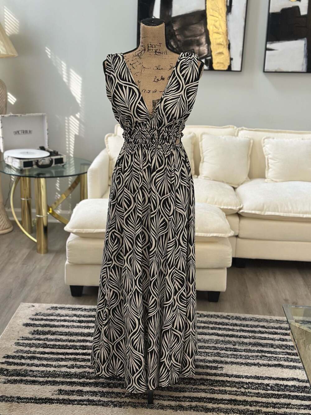 Black and White Leaf-Print Maxi Dress Medium